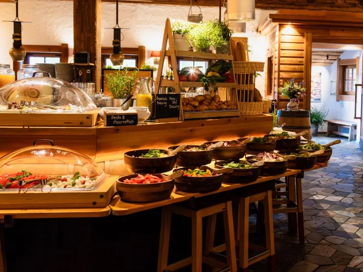 Frühstücks- und Brunchbuffet einer Bavaria Alm